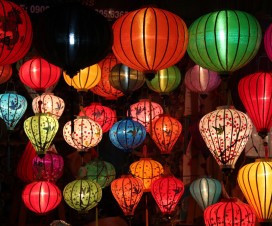 As lindas lanternas coloridas de seda
